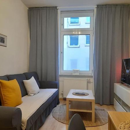 Zwei-Zimmer Wohnung In Wiesbadens Westend エクステリア 写真