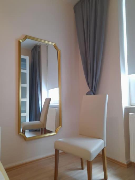 Zwei-Zimmer Wohnung In Wiesbadens Westend エクステリア 写真