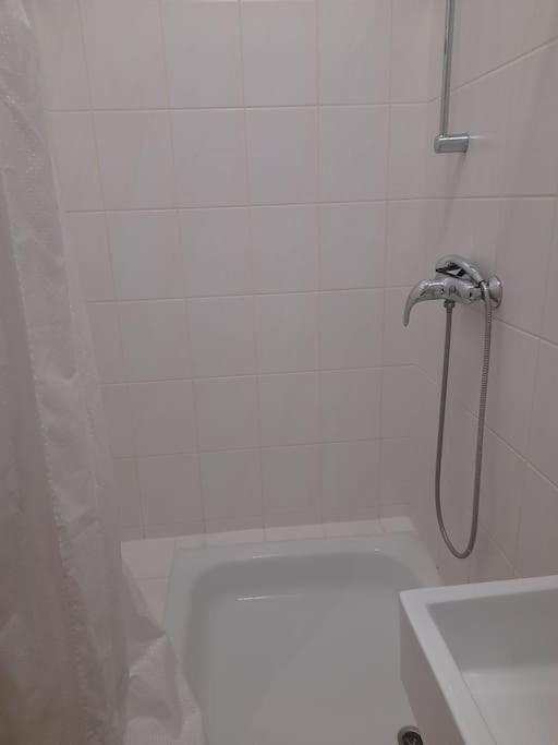 Zwei-Zimmer Wohnung In Wiesbadens Westend エクステリア 写真