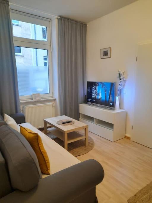 Zwei-Zimmer Wohnung In Wiesbadens Westend エクステリア 写真