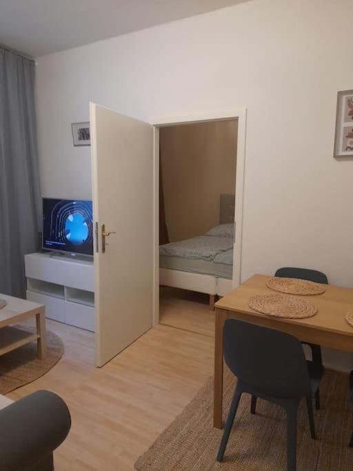 Zwei-Zimmer Wohnung In Wiesbadens Westend エクステリア 写真