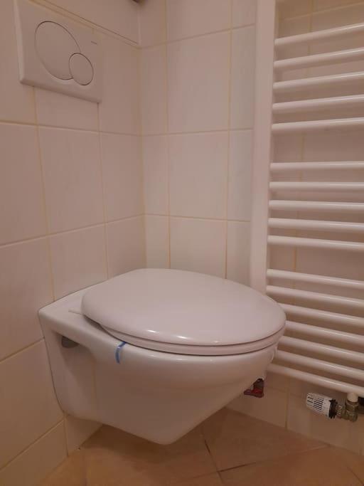 Zwei-Zimmer Wohnung In Wiesbadens Westend エクステリア 写真