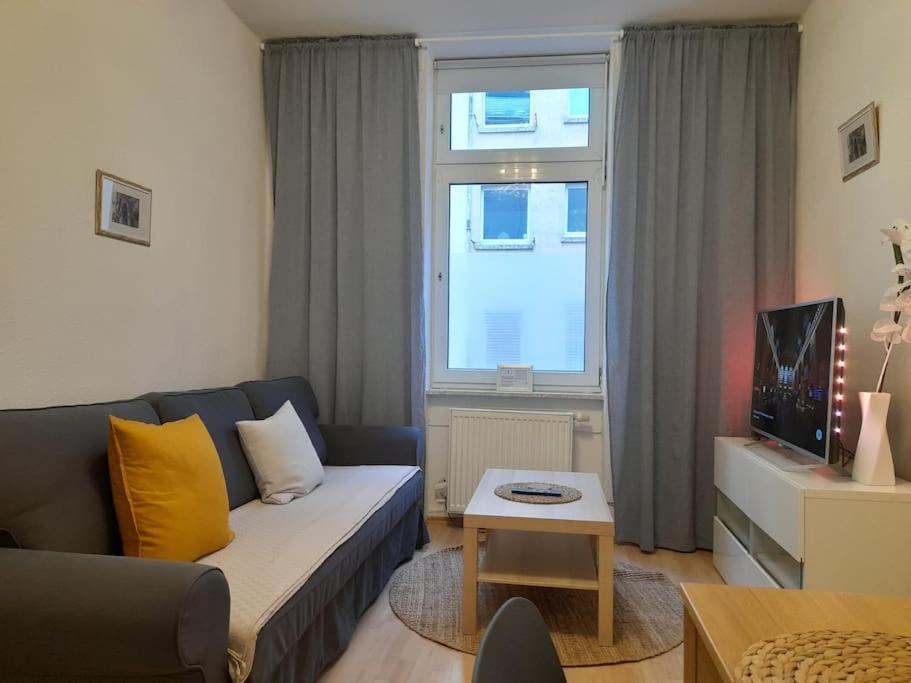 Zwei-Zimmer Wohnung In Wiesbadens Westend エクステリア 写真