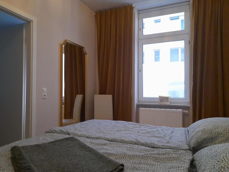 Zwei-Zimmer Wohnung In Wiesbadens Westend エクステリア 写真