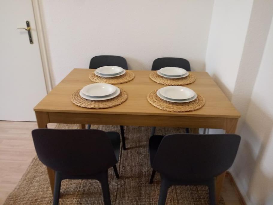 Zwei-Zimmer Wohnung In Wiesbadens Westend エクステリア 写真