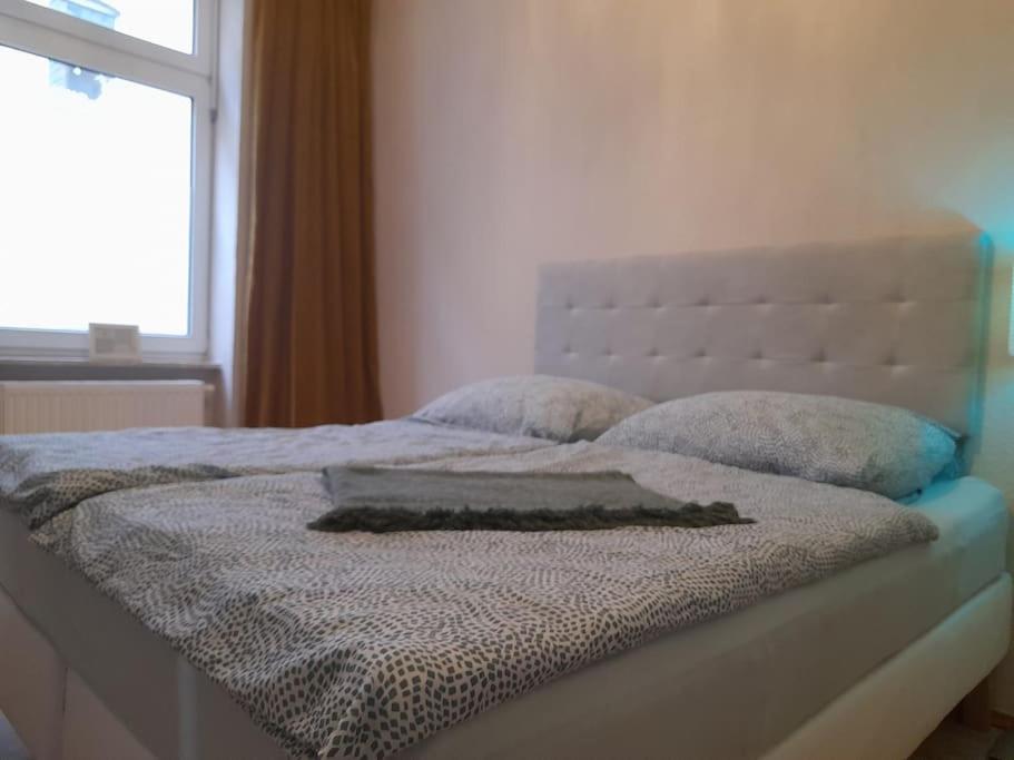 Zwei-Zimmer Wohnung In Wiesbadens Westend エクステリア 写真